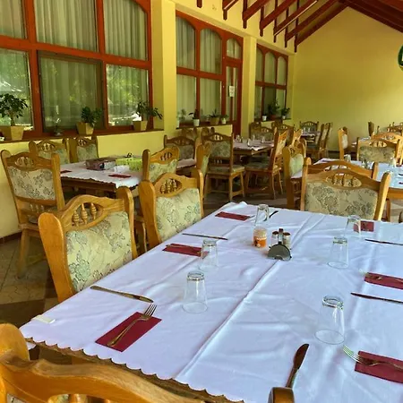Hotel Tiszaparti Rokonok